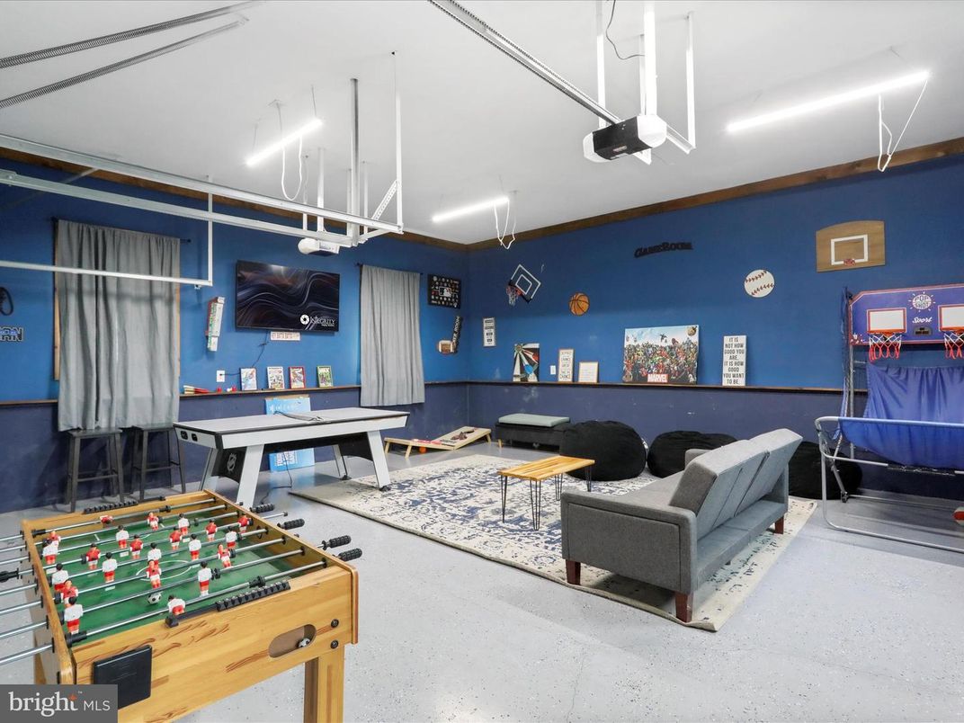 Game Room, Interior, Recessed Lighting