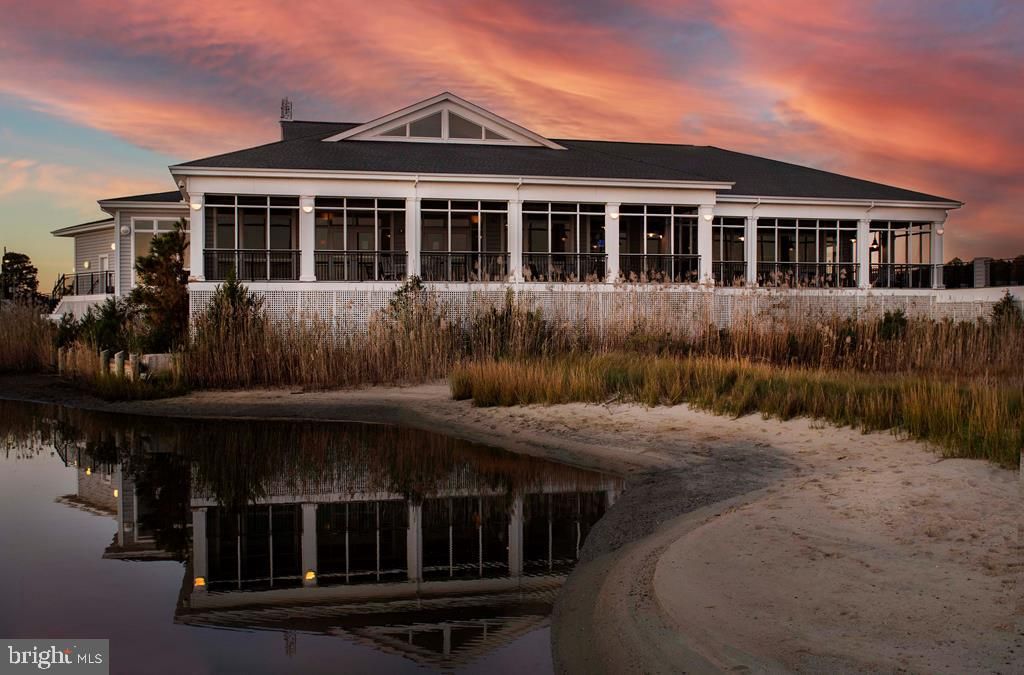 Exterior, Facade, Ranch