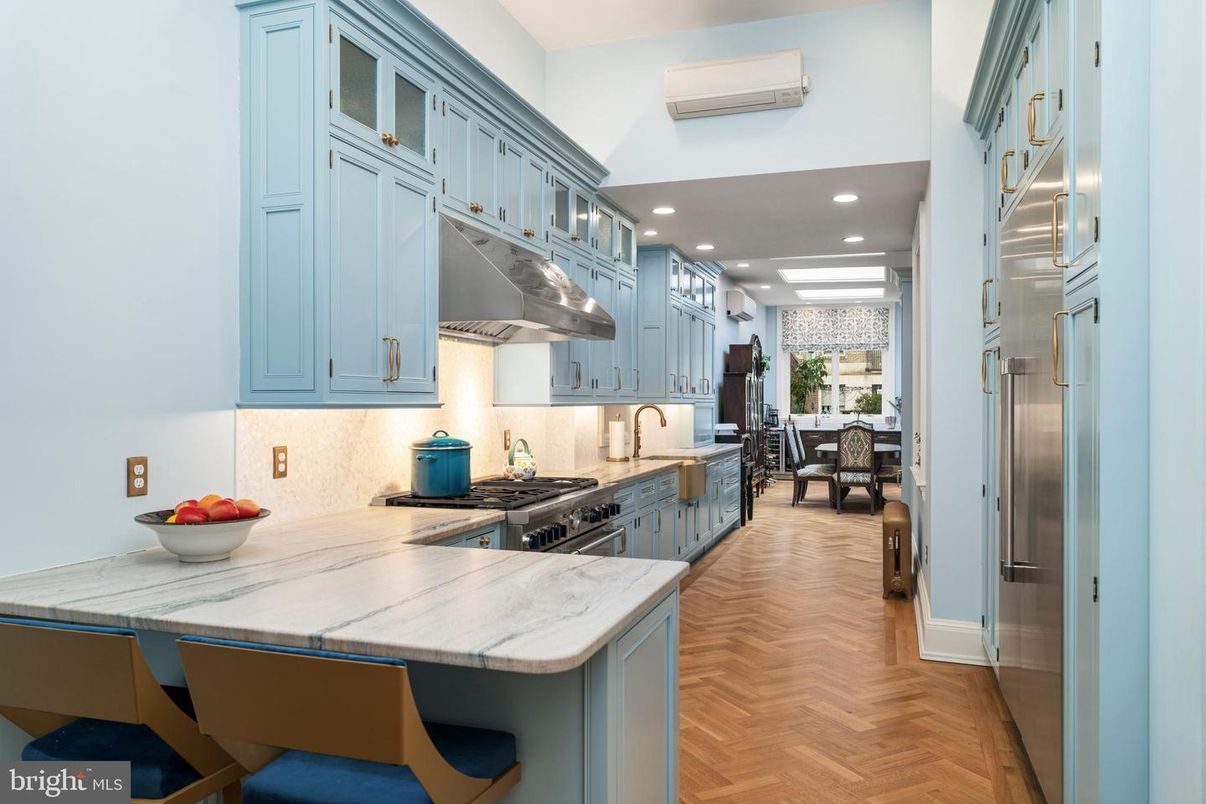Dining room, Interior, Kitchen, Recessed Lighting, Stainless Steel Appliances, Wood Texture Flooring