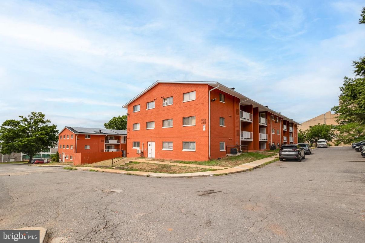 Exterior, Facade, Condo Building