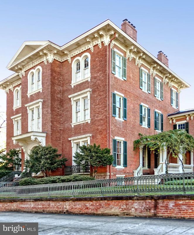 Exterior, Facade, Brick Facade, Rowhouse