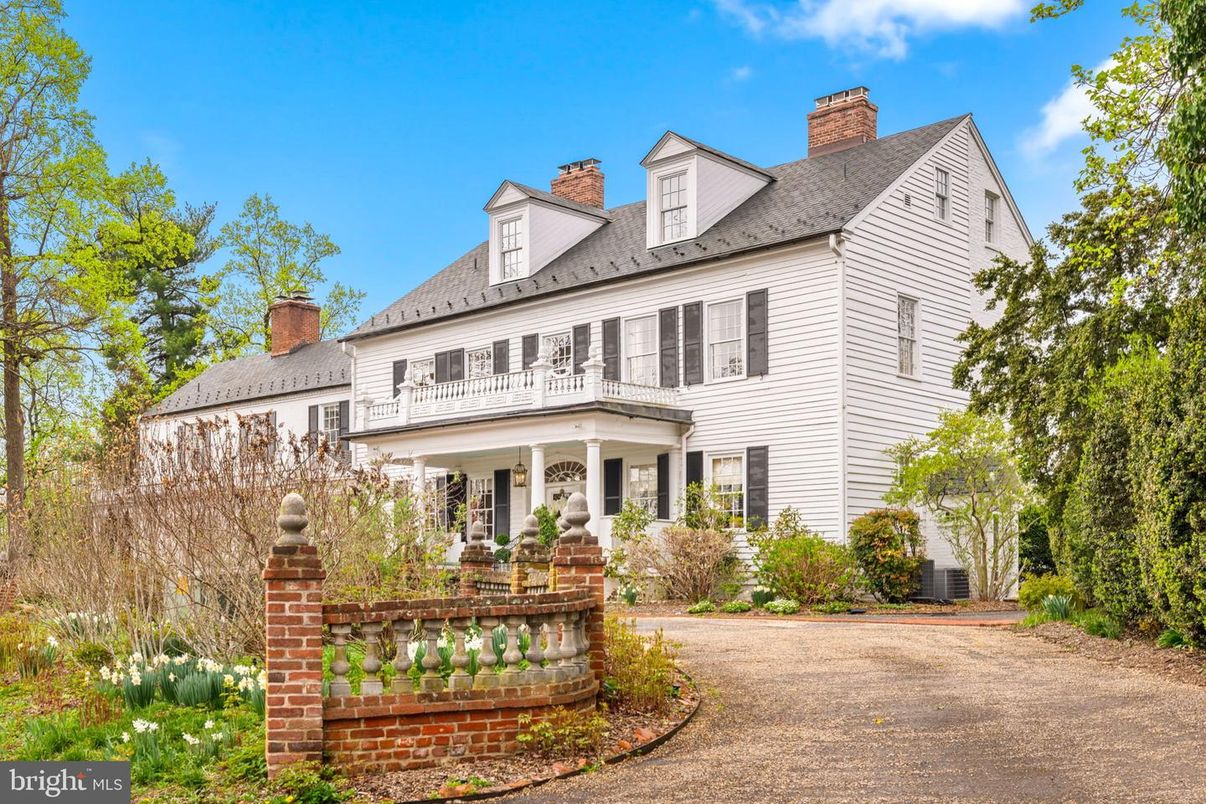 Exterior, Facade, Georgian