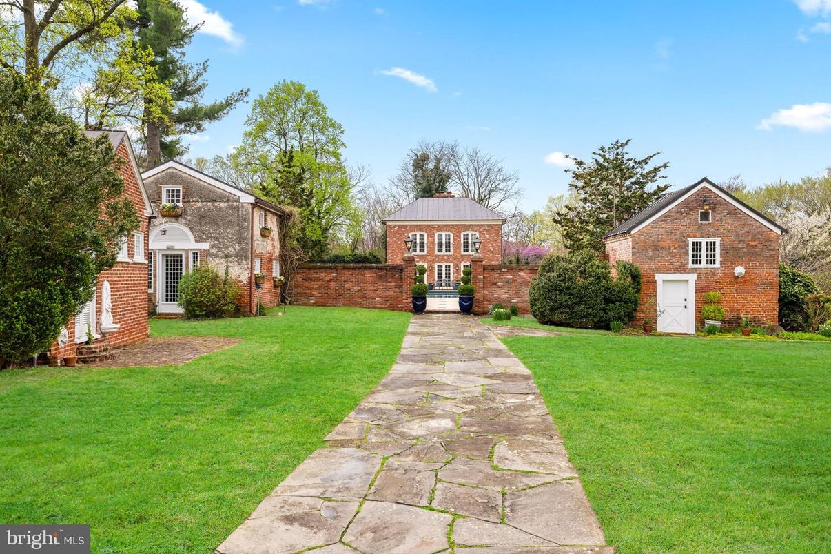 Exterior, Facade, Brick Facade, Brick Traditional