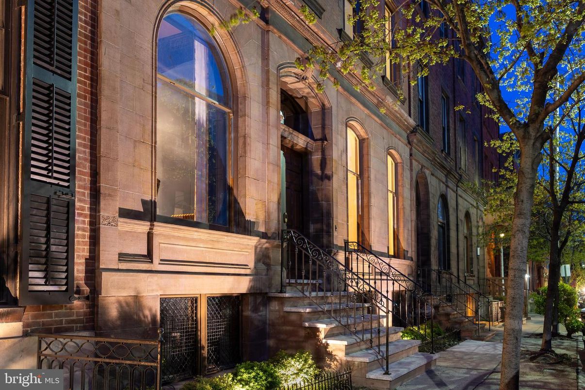 Exterior, Facade, Brownstone