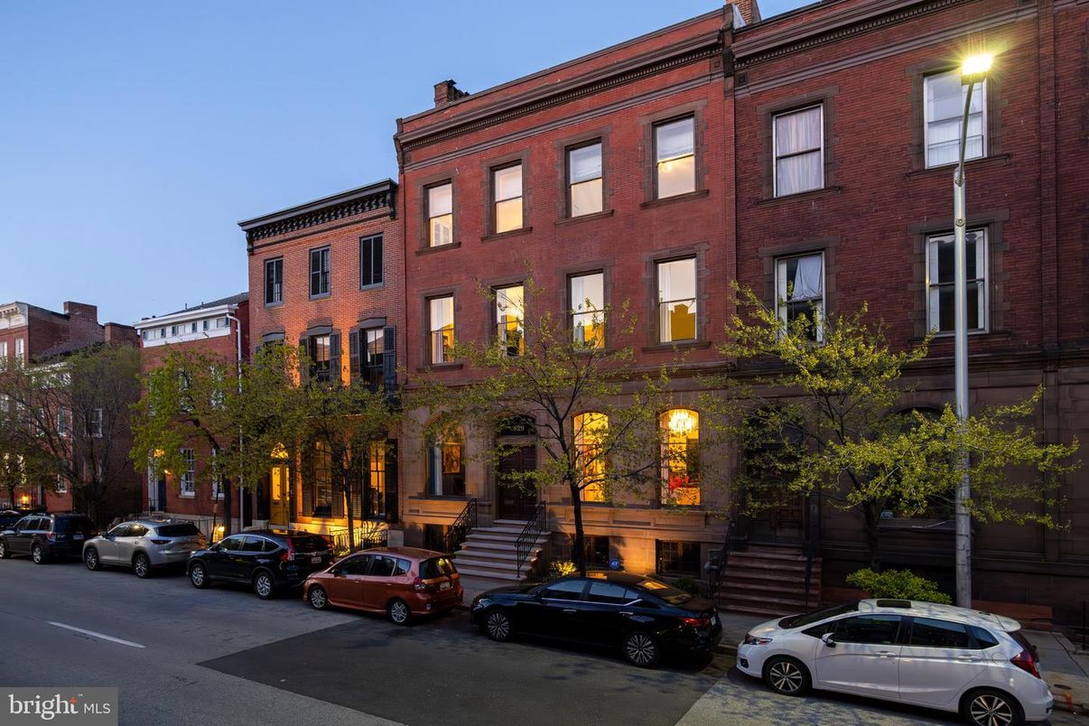 Exterior, Facade, Brick Facade, Rowhouse