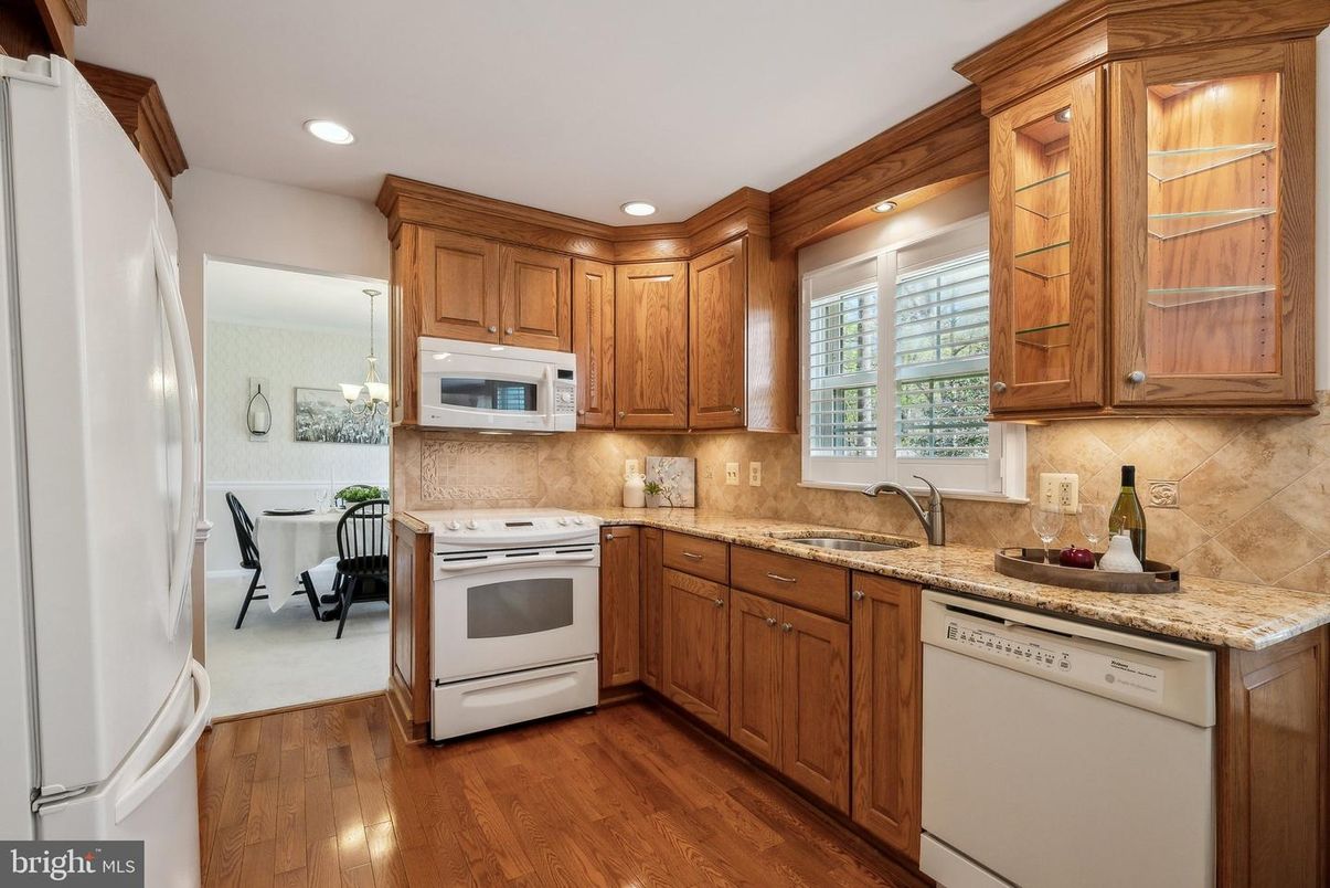 Dining room, Interior, Kitchen, Recessed Lighting, Wood Texture Flooring