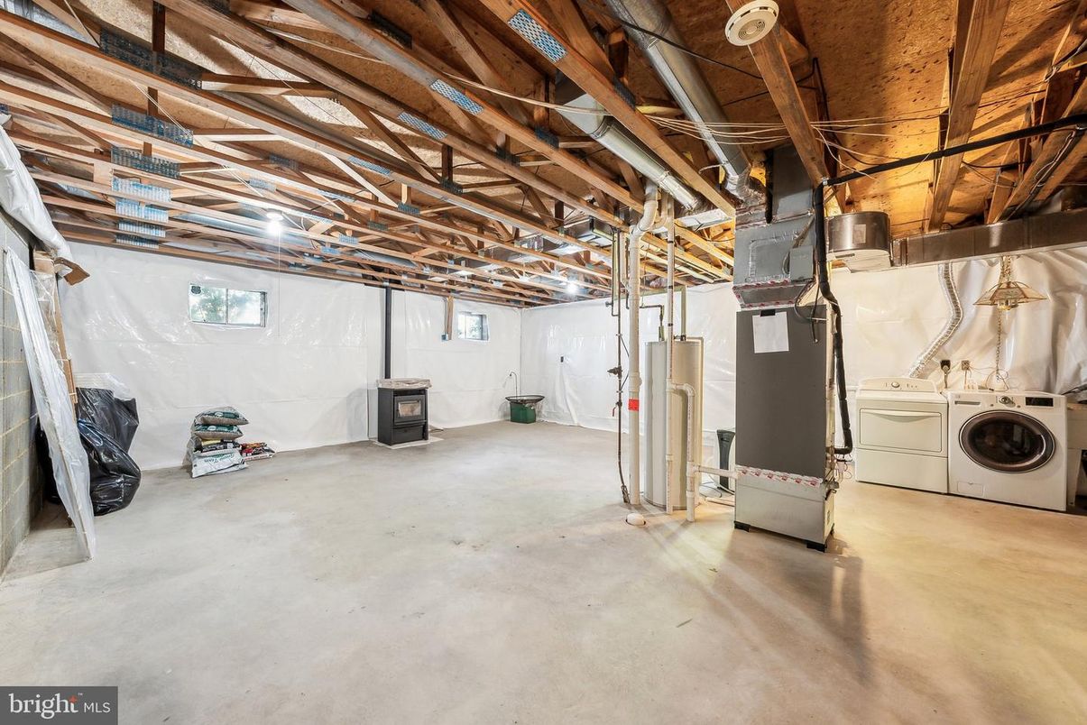 Interior, Washer, Wooden Beams