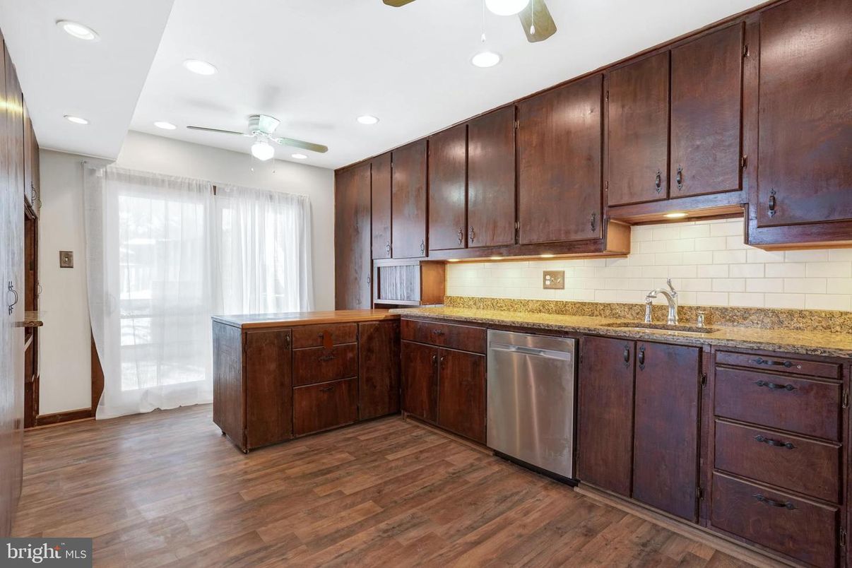 Interior, Kitchen, Recessed Lighting, Wood Texture Flooring