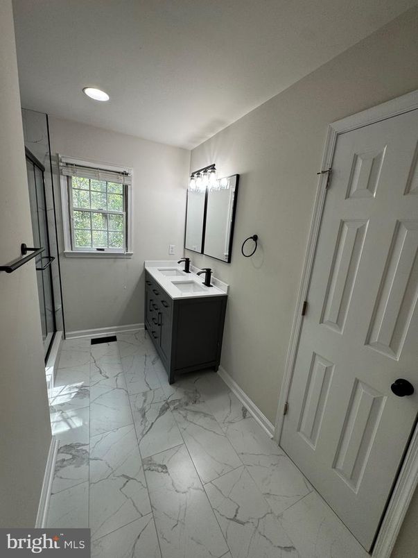 Bathroom, Interior, Marble, Recessed Lighting