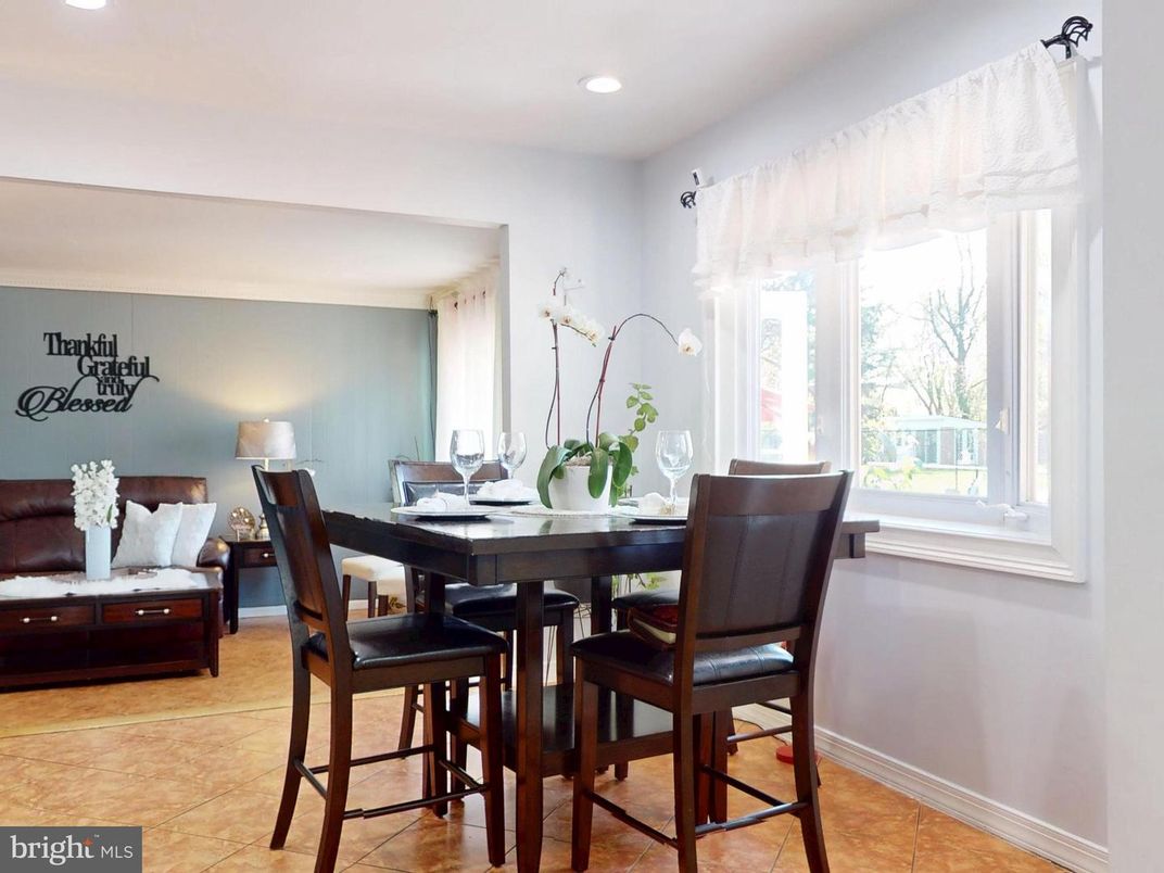 Dining room, Interior, Recessed Lighting