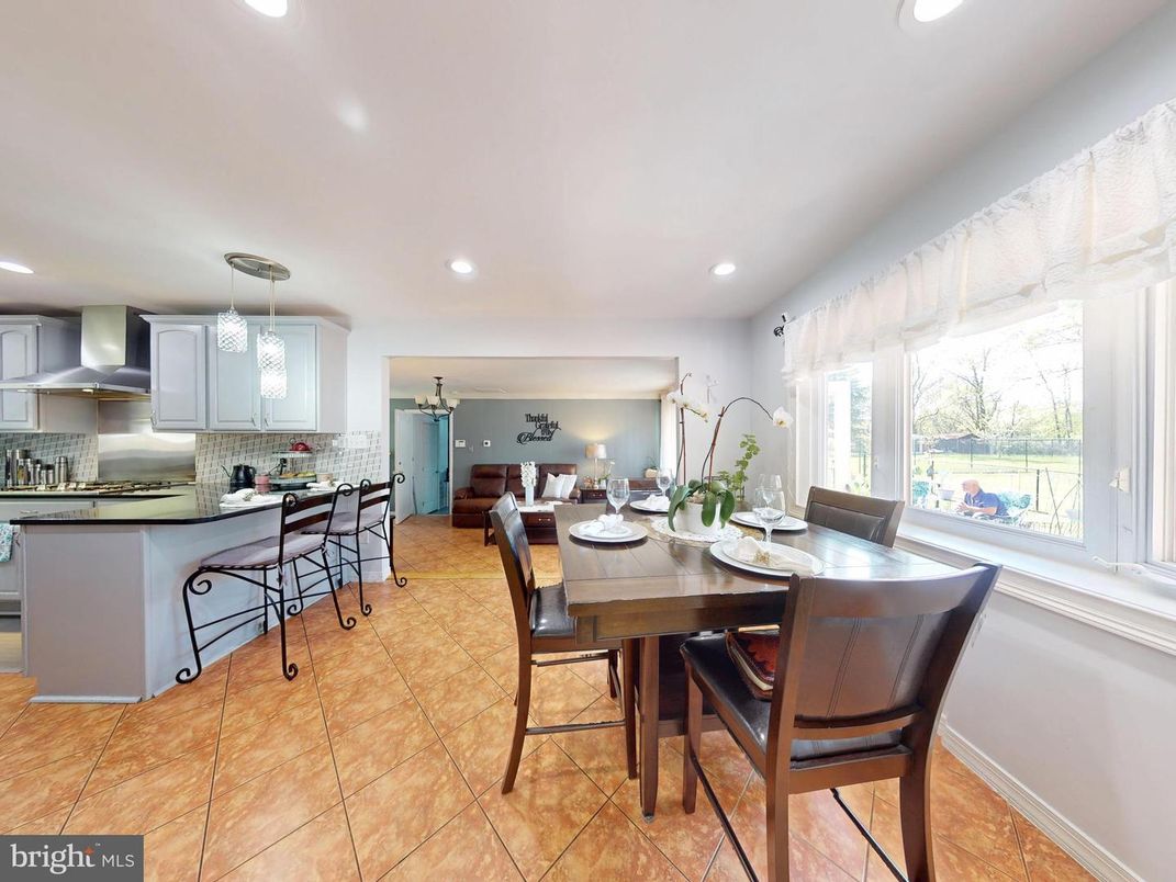 Dining room, Interior, Kitchen, Pendant Lights, Recessed Lighting, Stainless Steel Appliances
