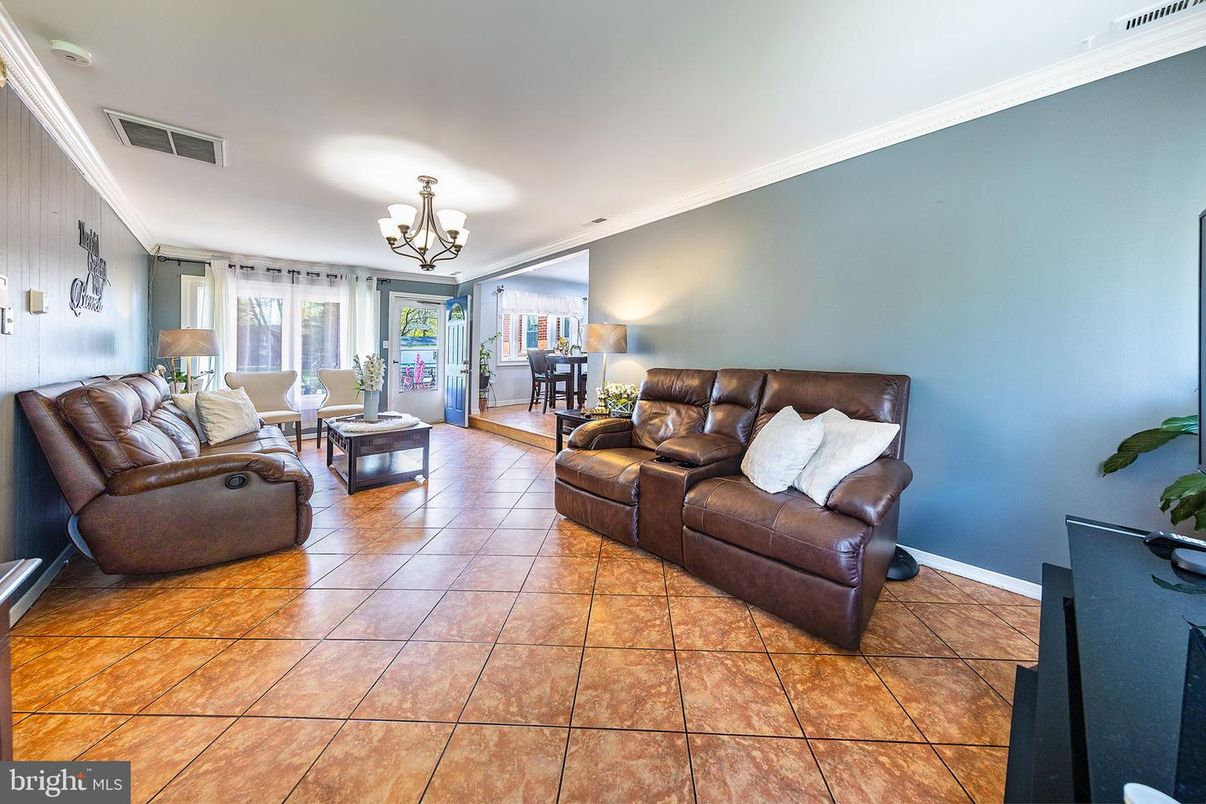 Chandelier, Dining room, Interior, Living room