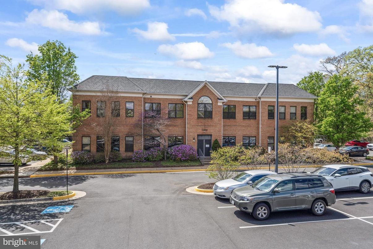 Exterior, Facade, Brick Facade, French Provincial