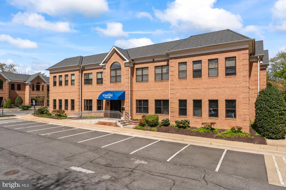 Exterior, Facade, Brick Facade, French Provincial