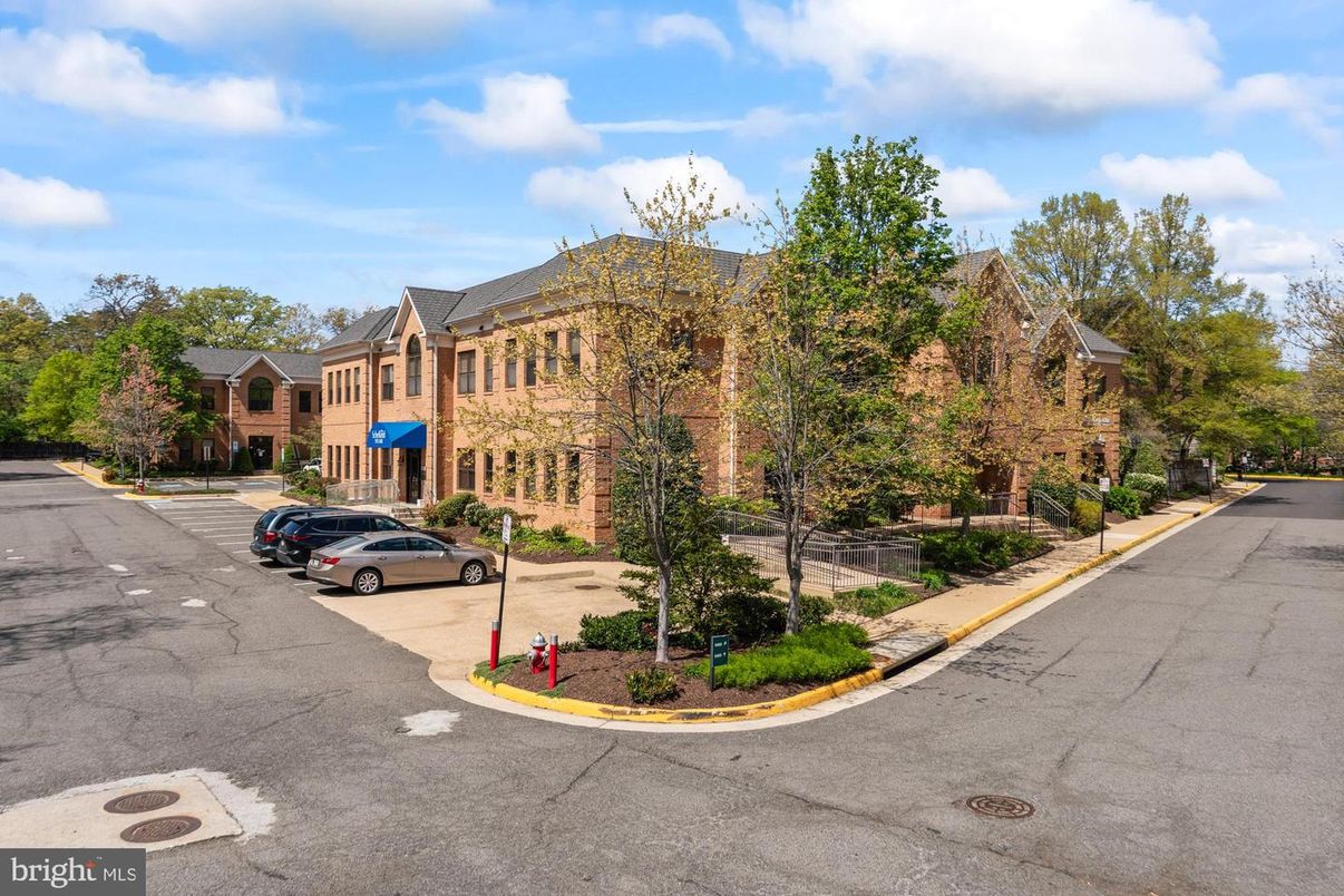 Exterior, Facade, Brick Facade, French Provincial