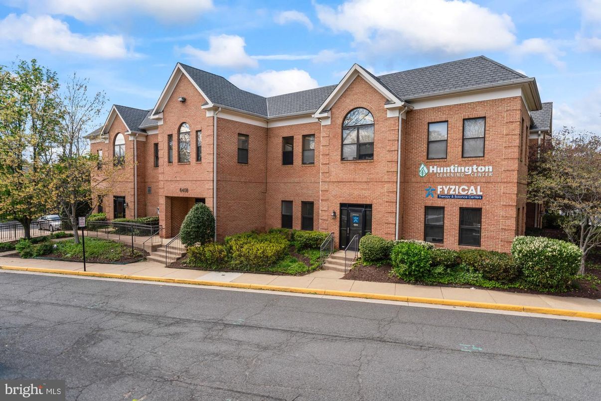 Exterior, Facade, Brick Facade, French Provincial