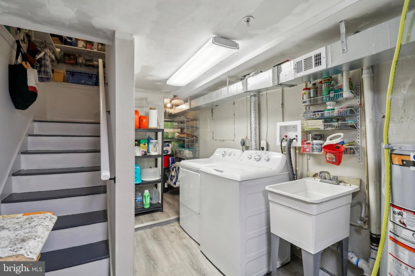 Interior, Washer, Wood Texture Flooring