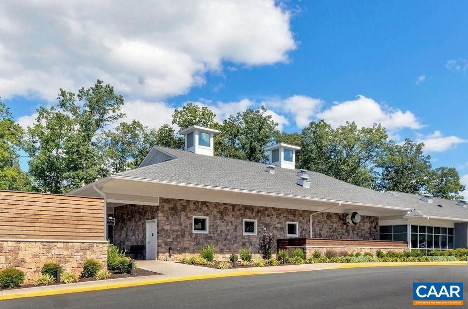 Exterior, Facade, Brick Facade, Ranch