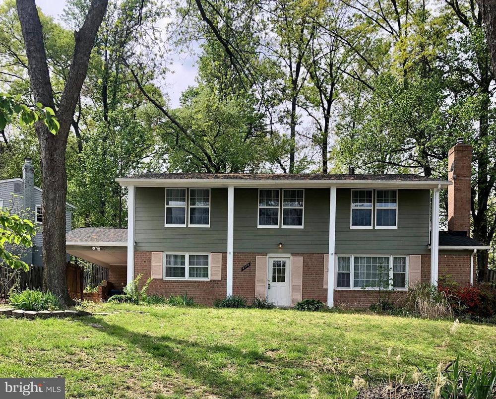 Exterior, Facade, Brick Facade, Raised Ranch