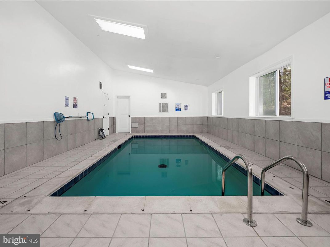 Interior, Pool, Recessed Lighting