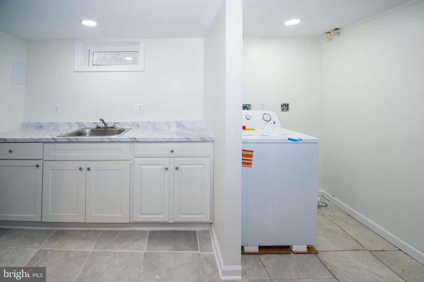Interior, Kitchen, Recessed Lighting, Washer