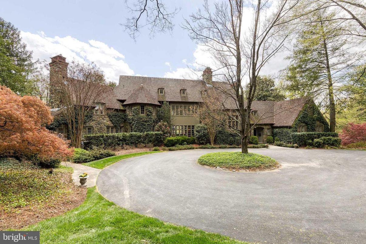 Backyard, Exterior, Facade, French Provincial