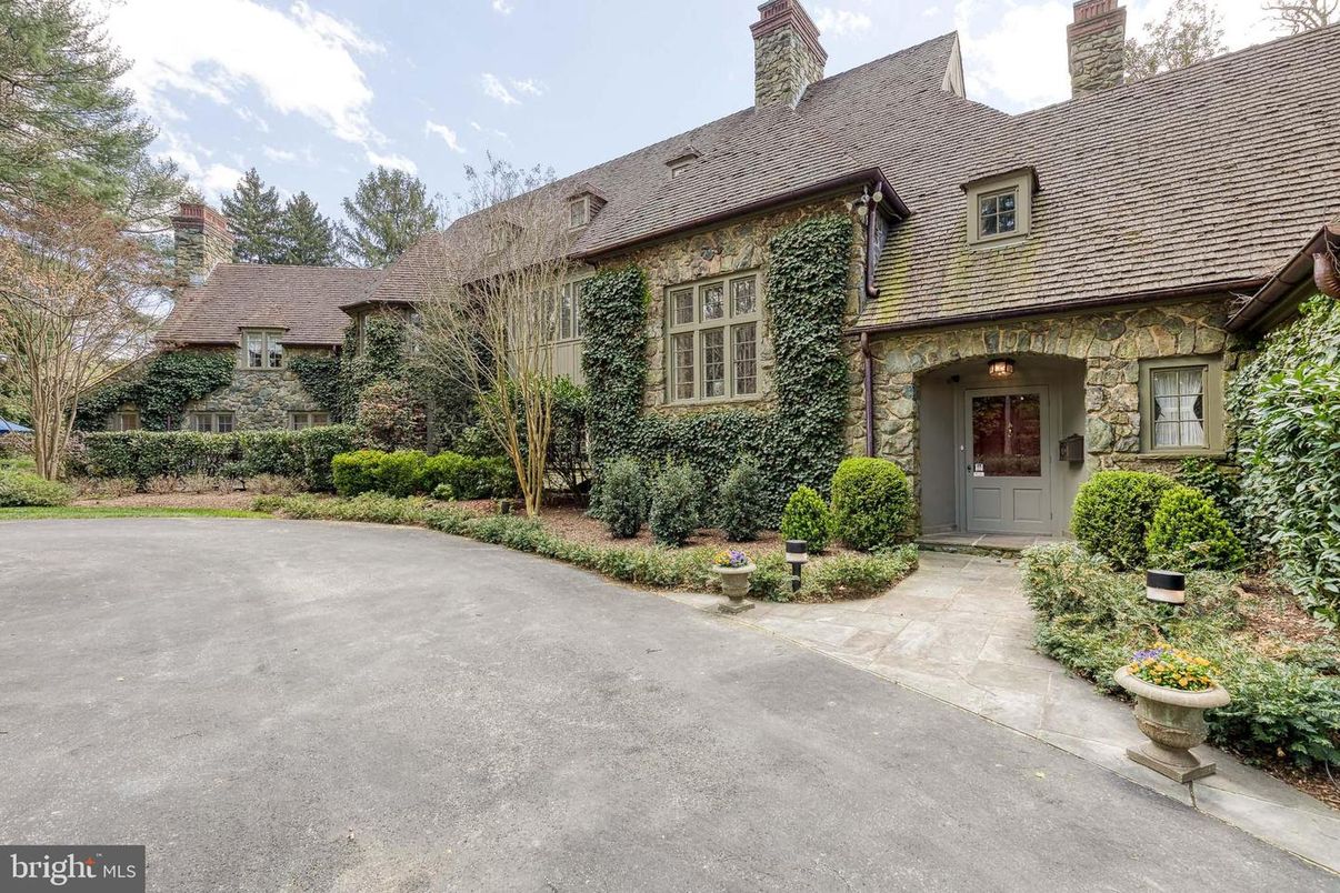 Exterior, Facade, French Provincial