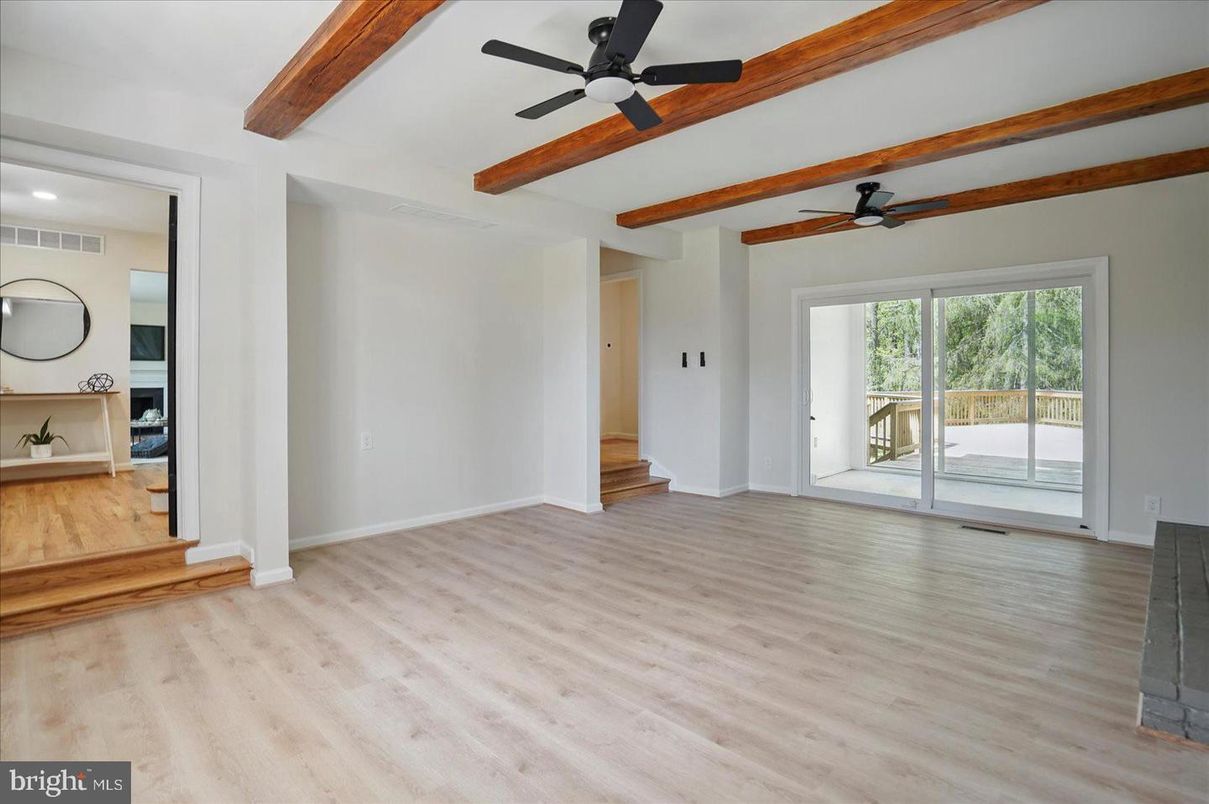 Empty room, Interior, Wooden Beams, Wood Texture Flooring
