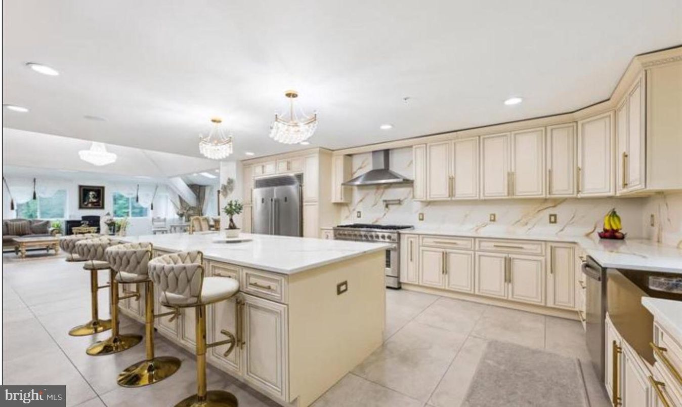 Chandelier, Interior, Kitchen, Living room, Recessed Lighting, Stainless Steel Appliances