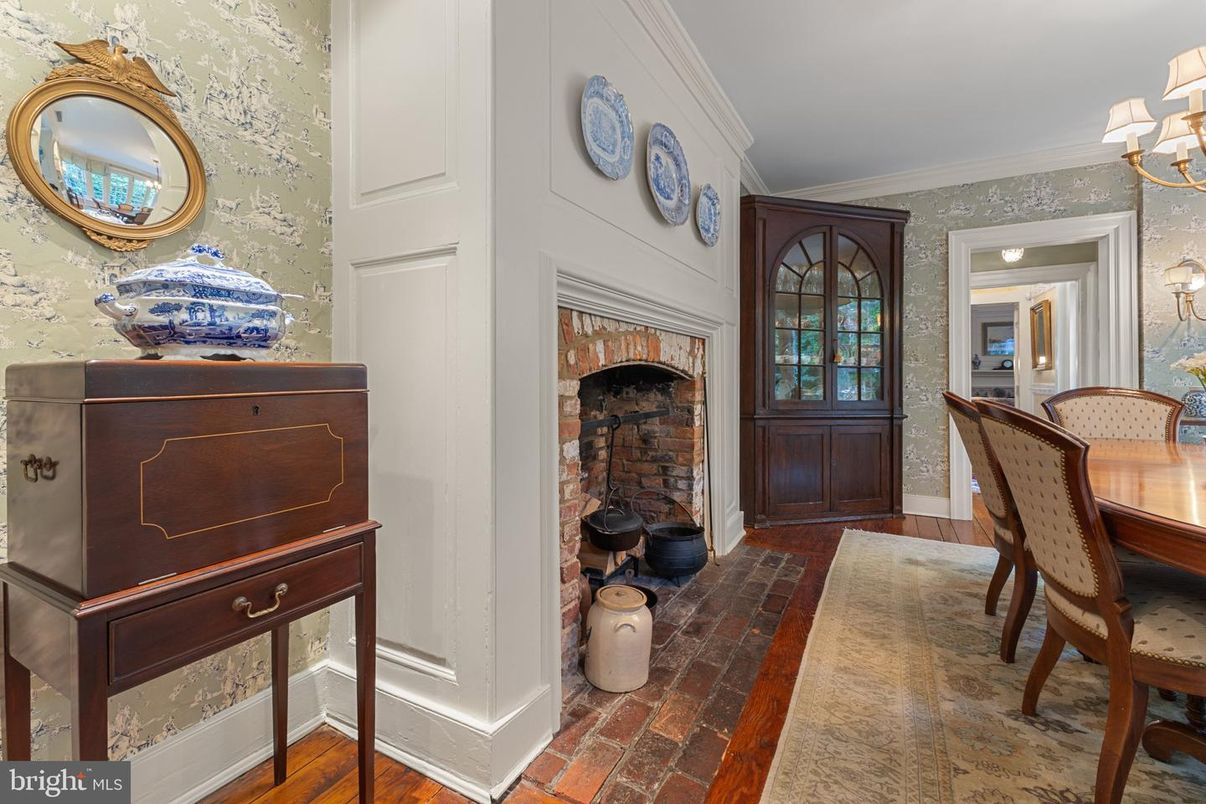 Chandelier, Dining room, Fireplace, Interior