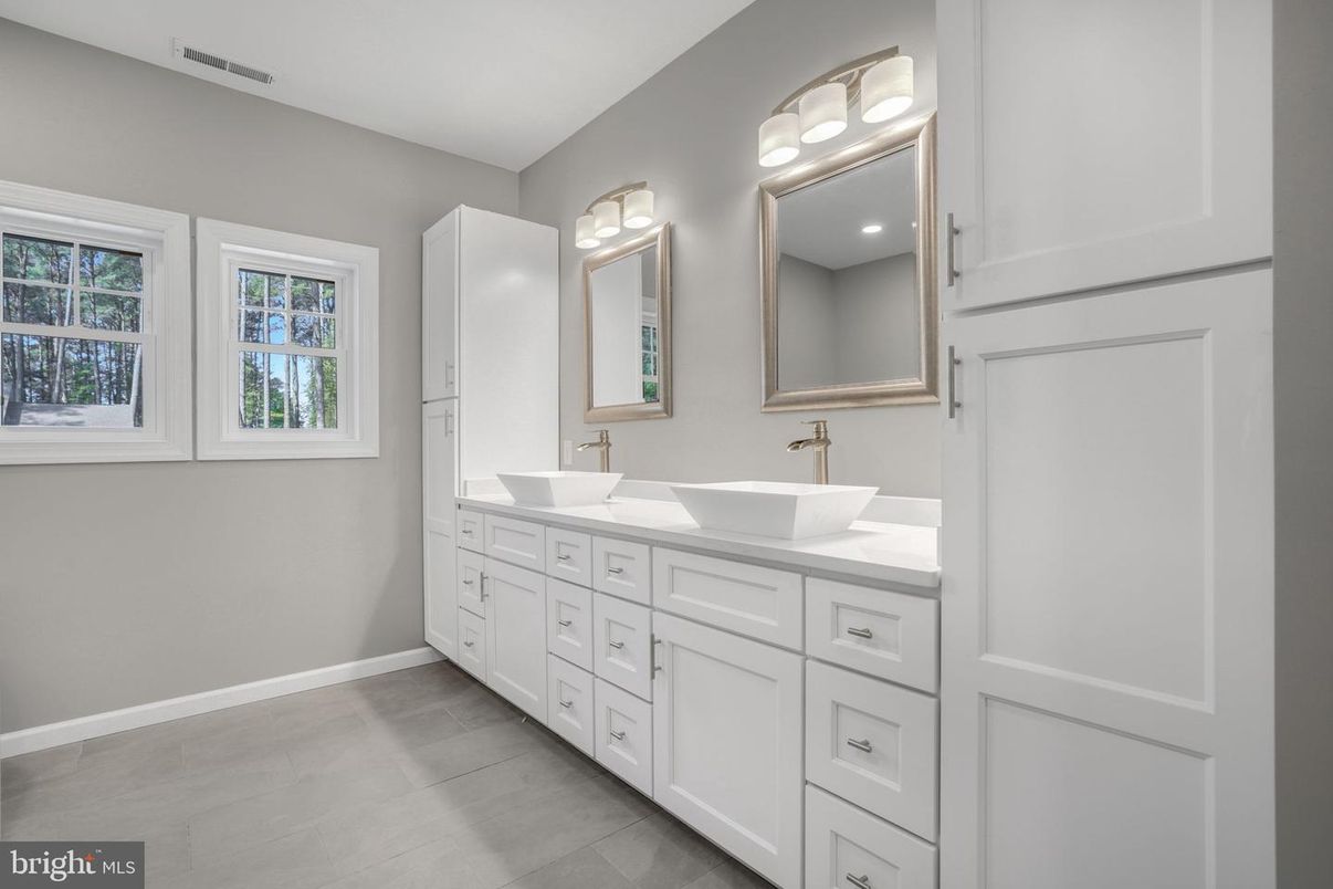 Bathroom, Dual Sink Vanities, Interior