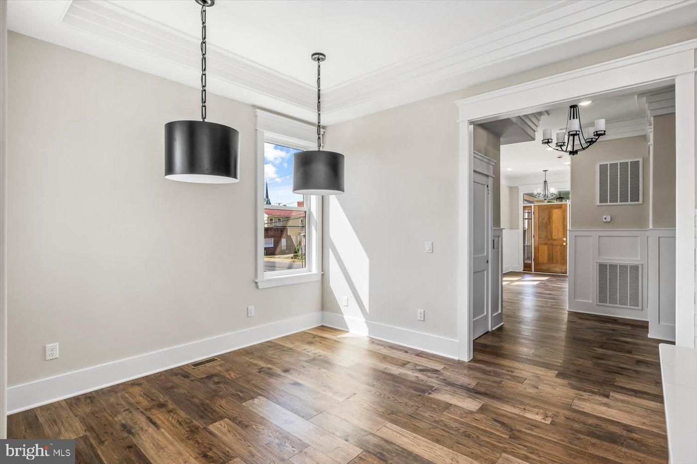 Empty room, Interior, Pendant Lights, Wood Texture Flooring
