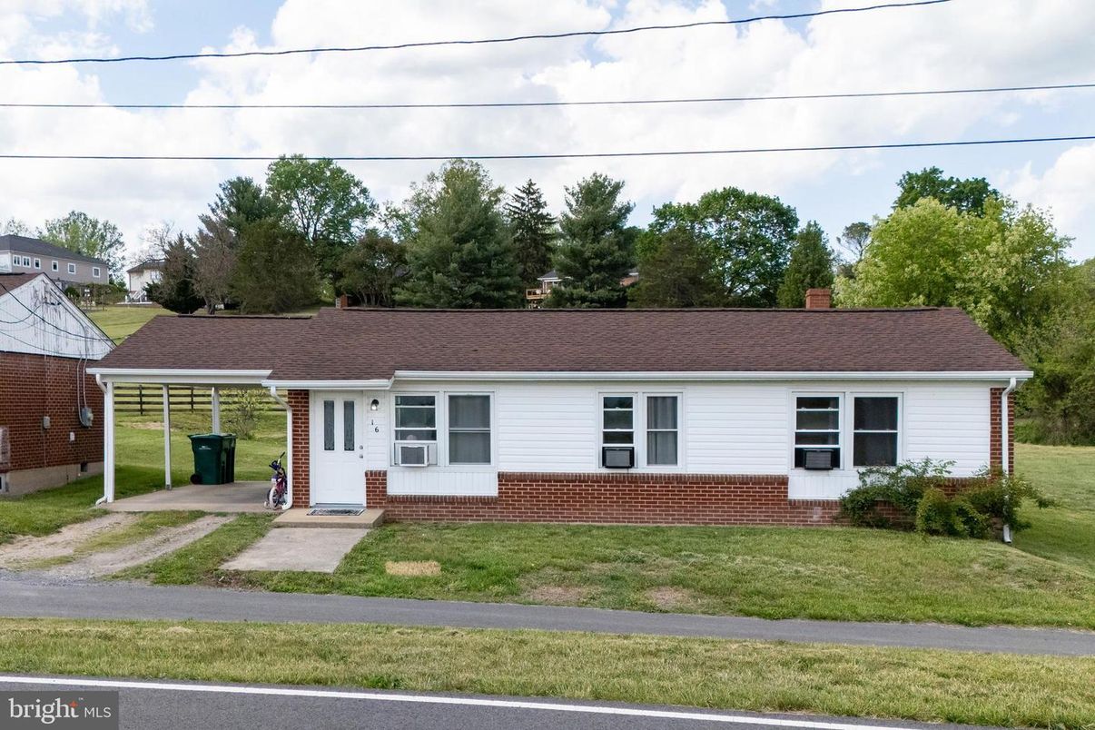 Exterior, Facade, Cape Cod