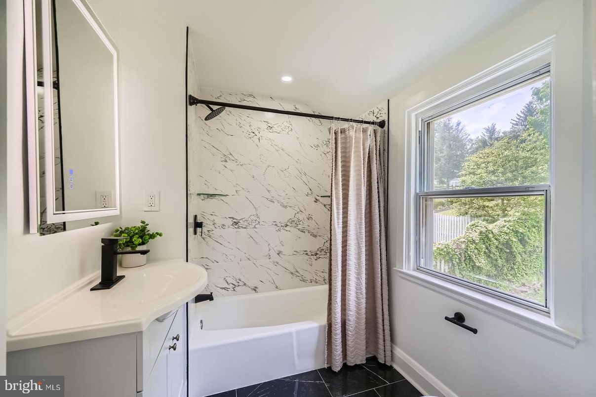 Bathroom, Interior, Marble Walls, Recessed Lighting