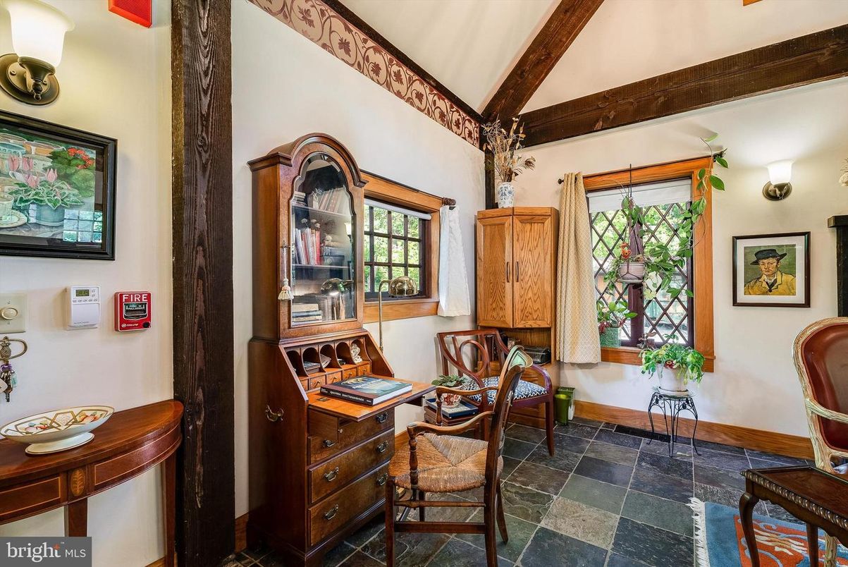 Home Office, Interior