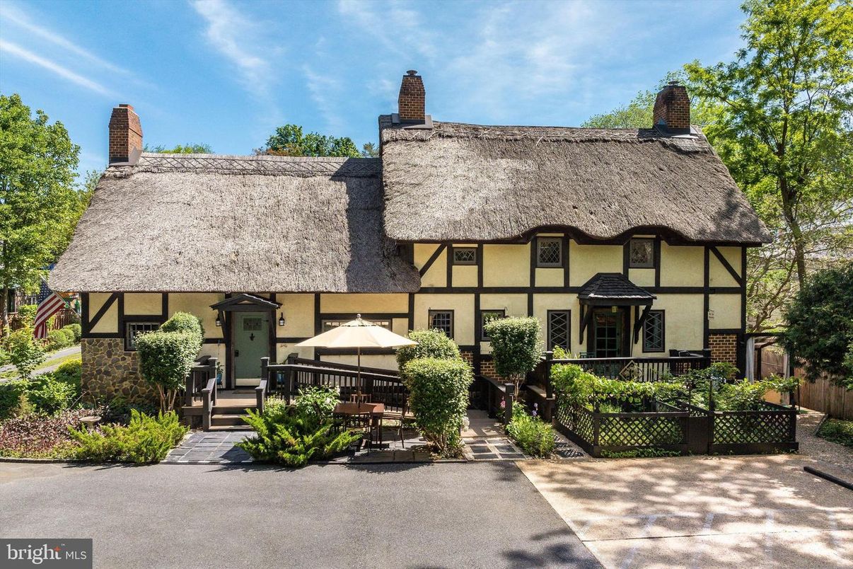 Exterior, Facade, Tudor Revival