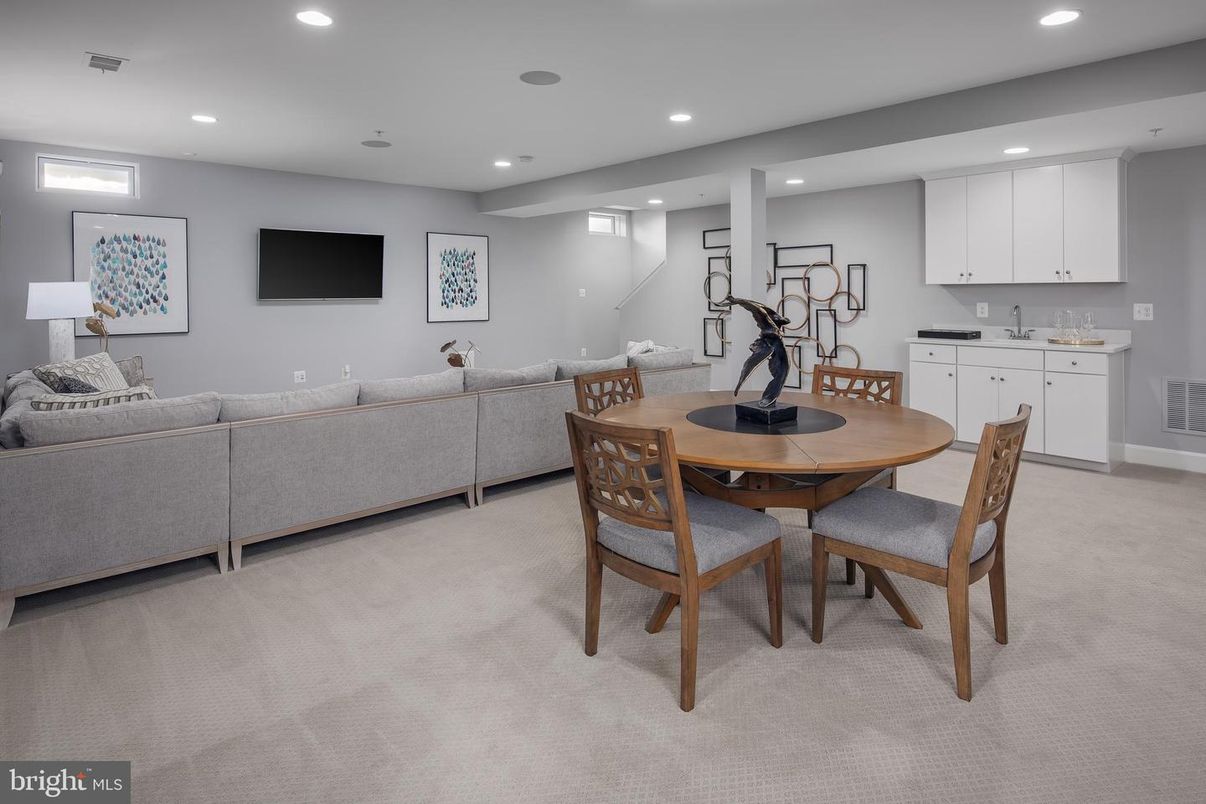 Dining room, Fitness Equipment, Interior, Living room, Recessed Lighting