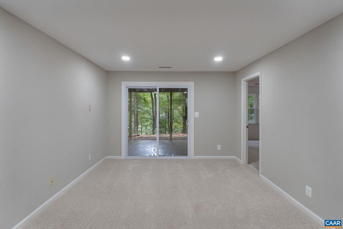 Empty room, Interior, Recessed Lighting