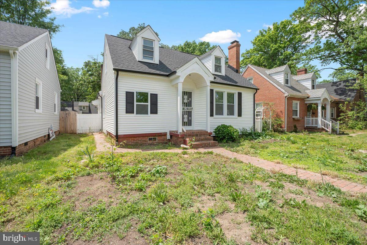 Backyard, Exterior, Facade, Brick Facade, Cape Cod