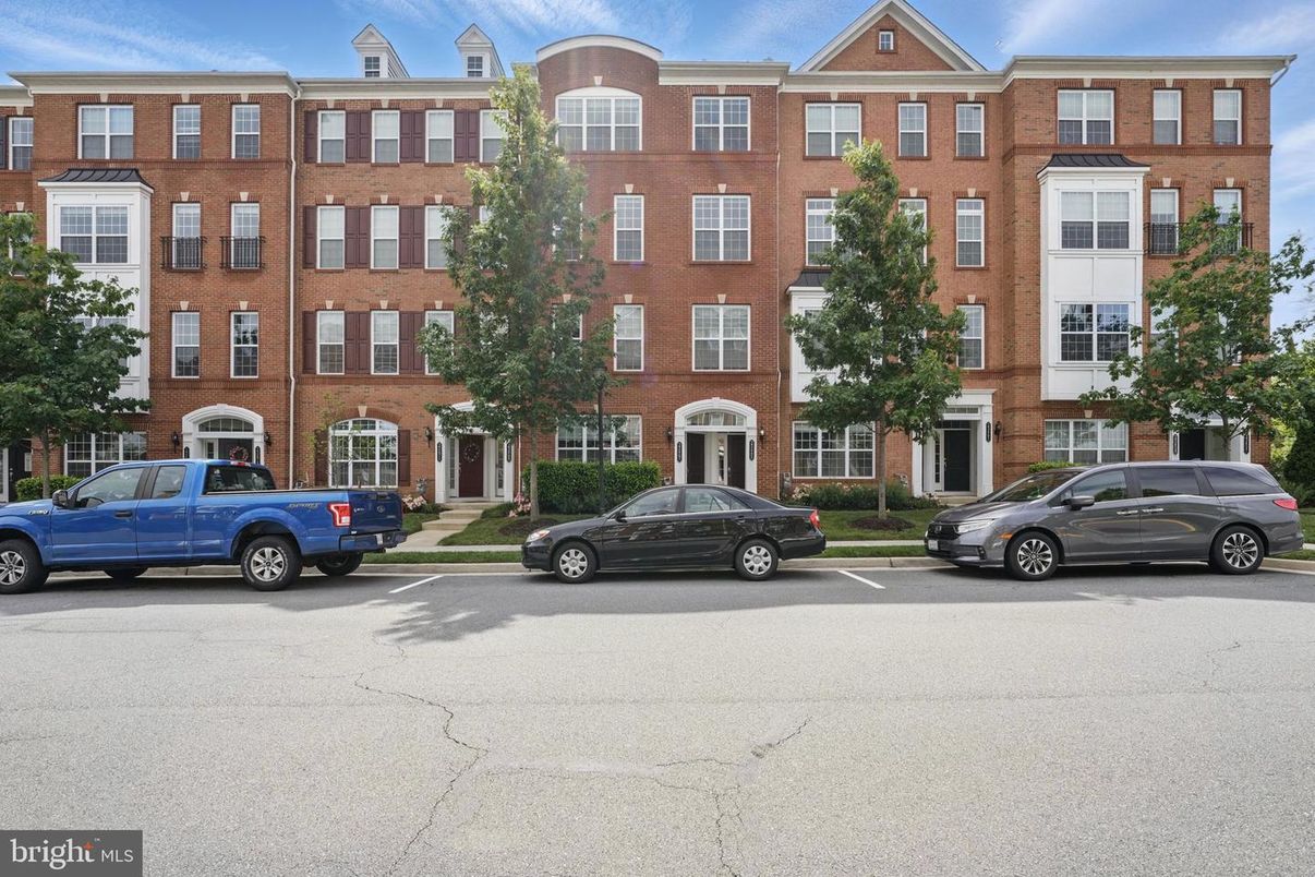 Exterior, Facade, Brick Facade, Rowhouse