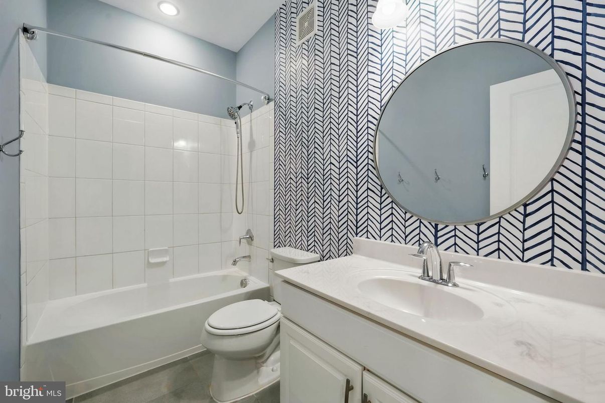 Bathroom, Interior, Recessed Lighting