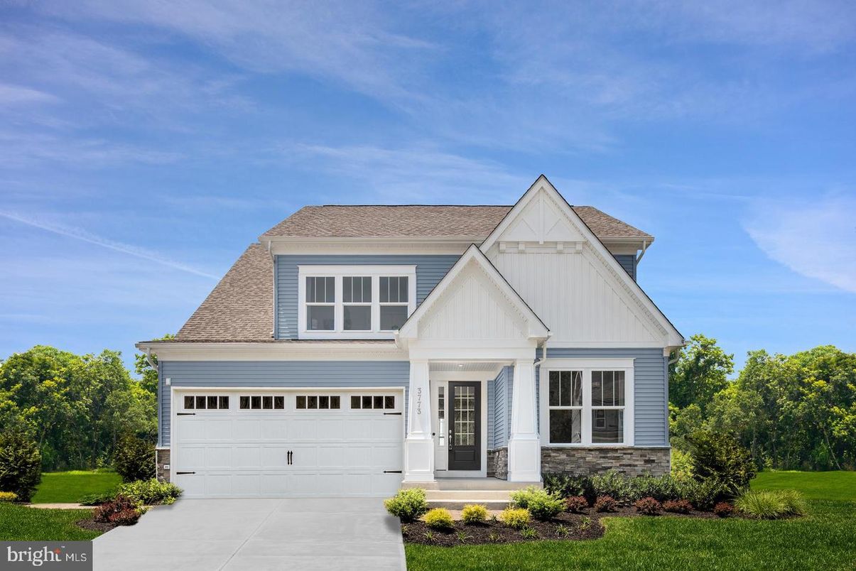 Attached, Exterior, Facade, Farmhouse