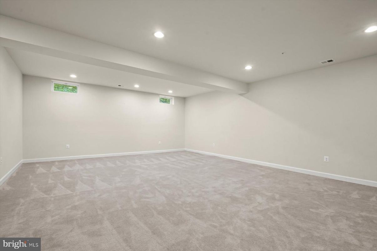 Empty room, Interior, Recessed Lighting