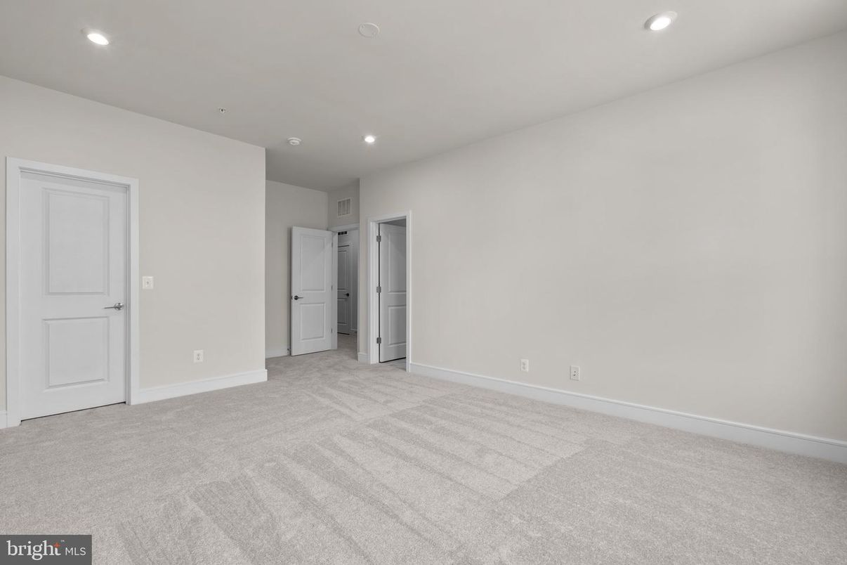 Empty room, Interior, Recessed Lighting
