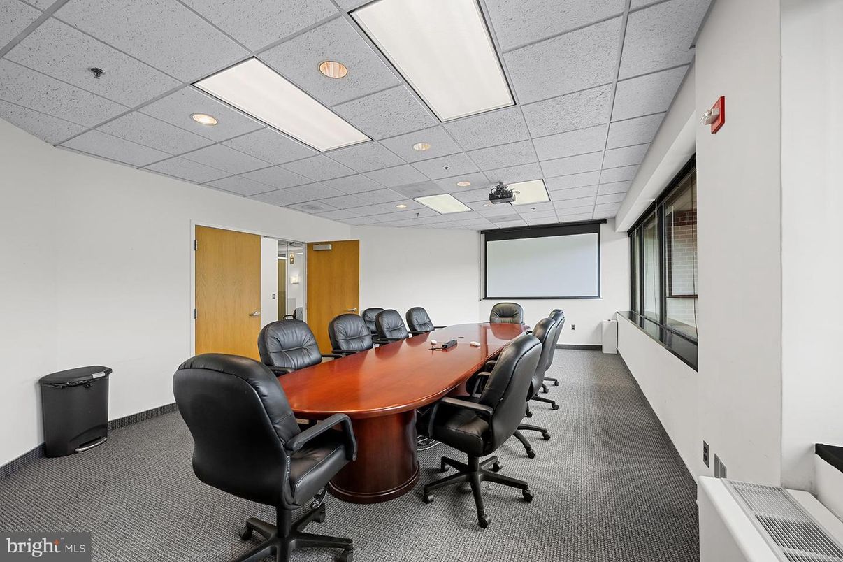 Interior, Projection Screen, Recessed Lighting, Theatre Room