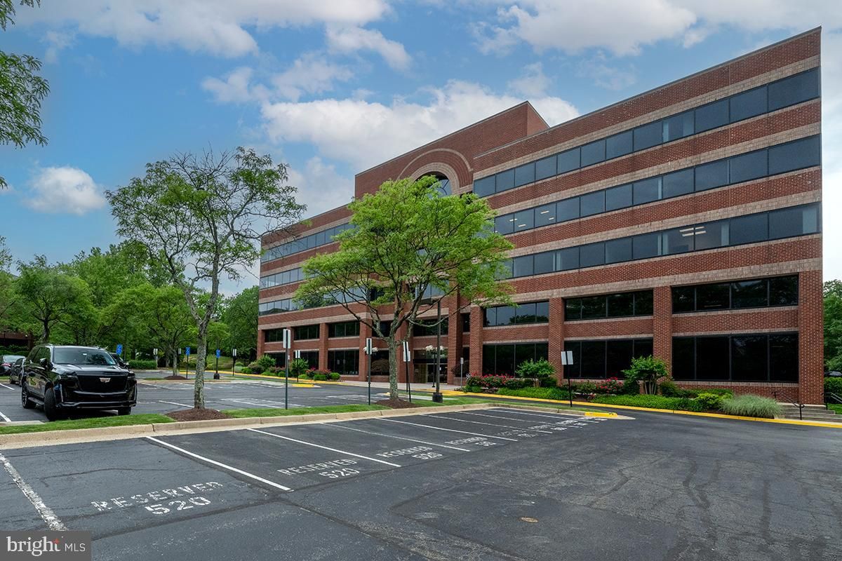 Exterior, Facade, Condo Building