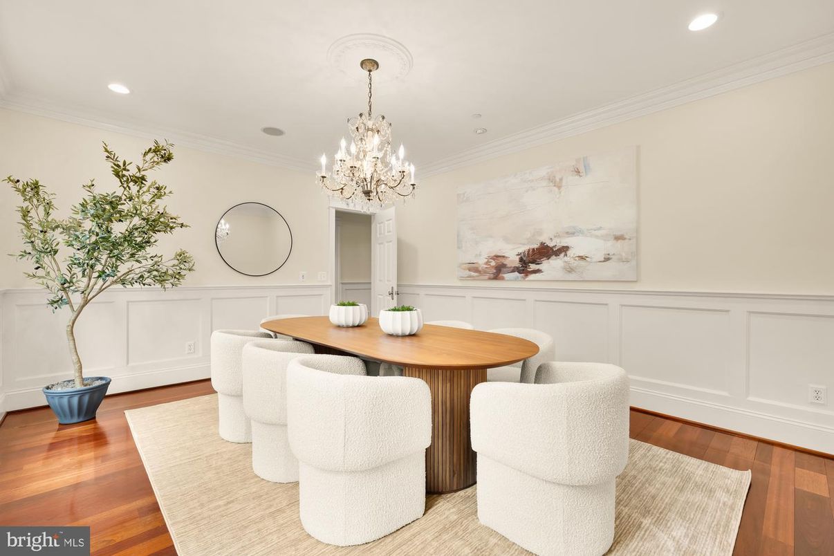 Chandelier, Dining room, Interior, Recessed Lighting, Wood Texture Flooring