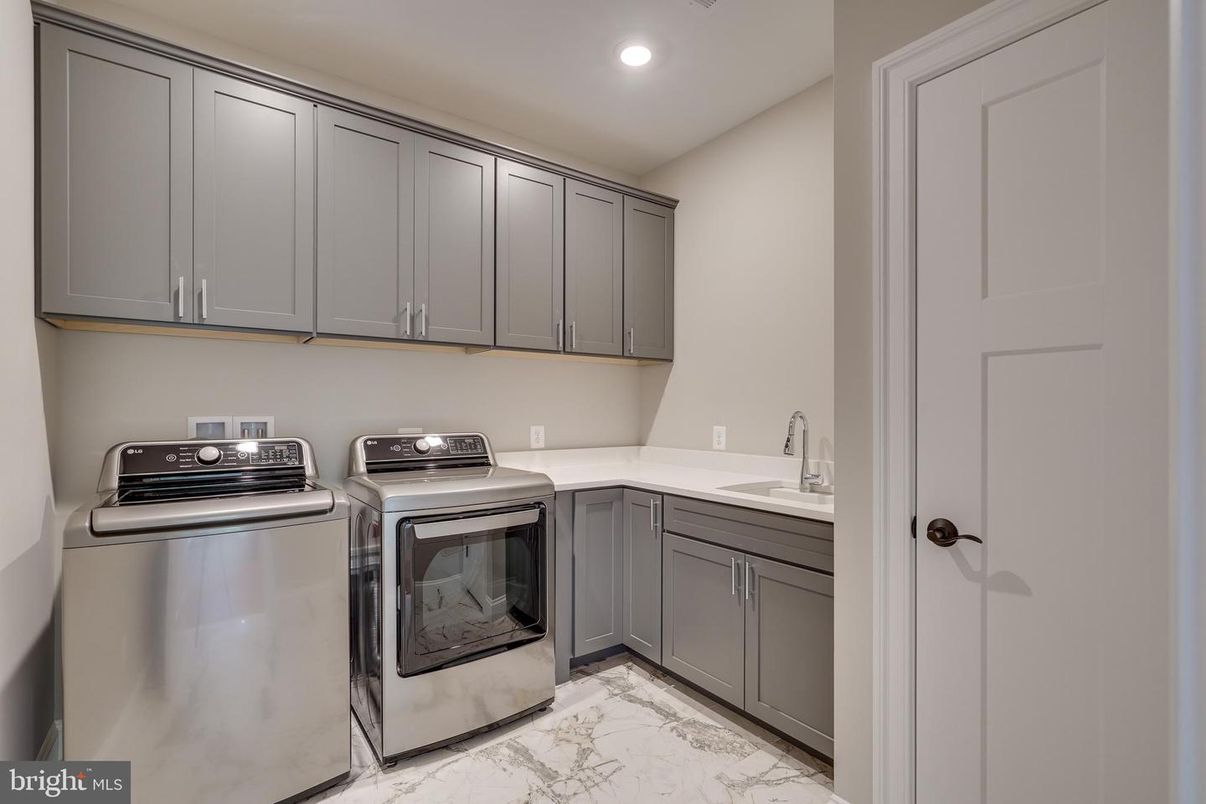 Interior, Marble, Recessed Lighting, Washer