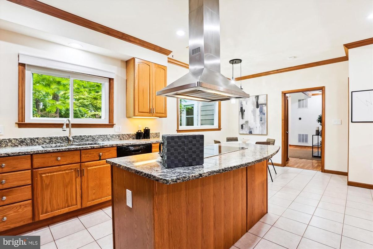 Dining room, Interior, Kitchen, Recessed Lighting, Stainless Steel Appliances