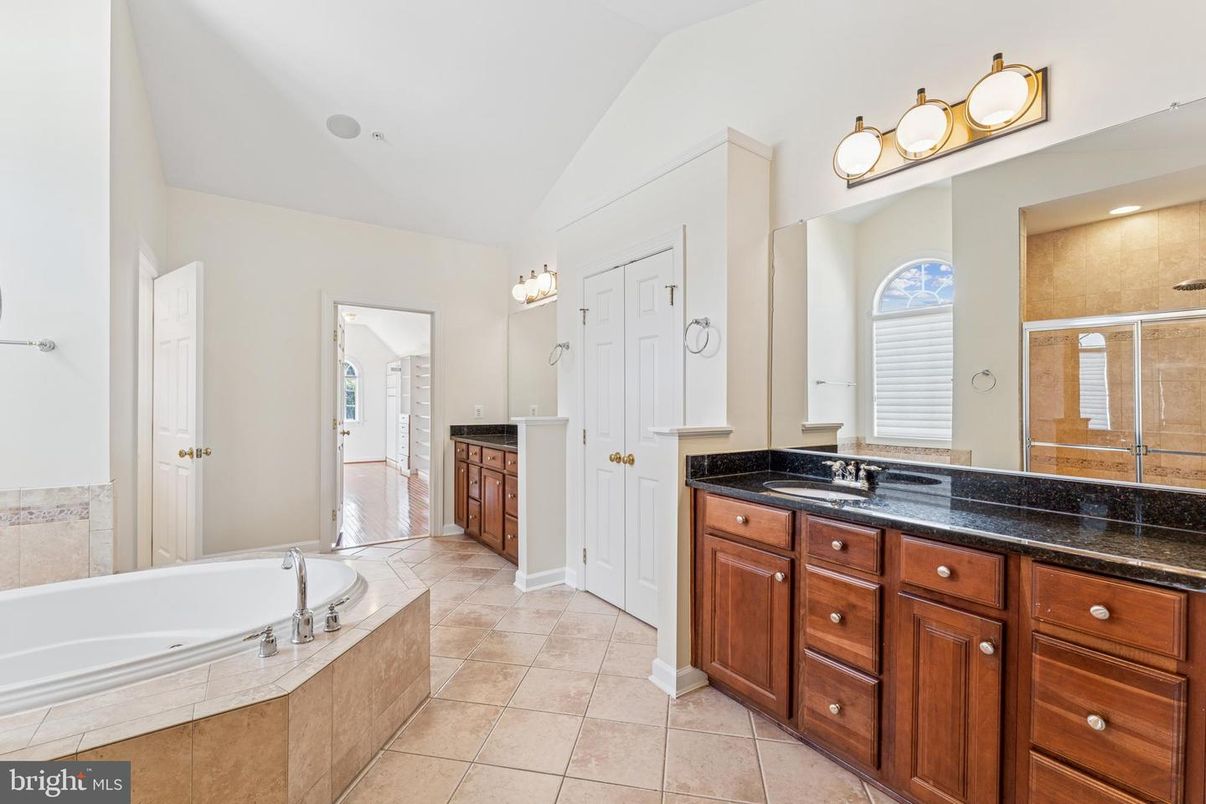 Bathroom, Dual Sink Vanities, Interior
